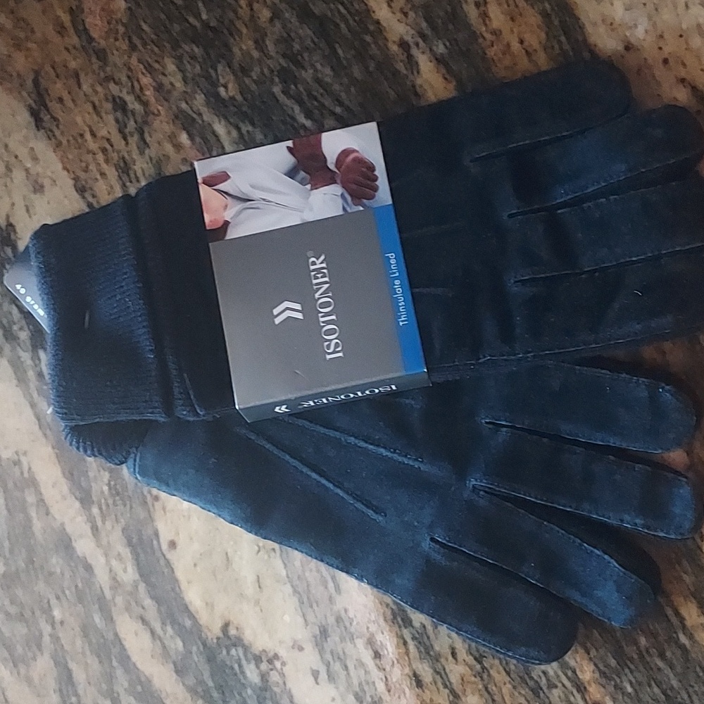 NEW- Thinsulate Lined ISOTONER Men's Black Leather & Streach Material Gloves.